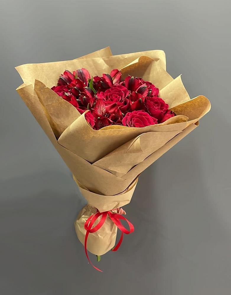 Букет цветов из: Альстромерии и Розы в Зуевке