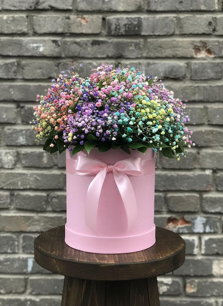 Цветочная композиция из Гипсофила и Розы в шляпной коробке в Зуевке