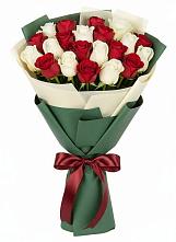 Букет Микс из красных и белых роз в Зуевке