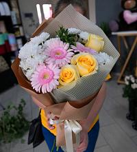 Букет цветов из:  Герберы, Розы и Хризантемы в Зуевке