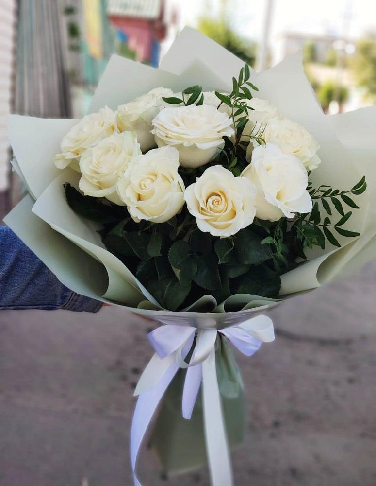 Букет Белые розы Проуд в Зуевке
