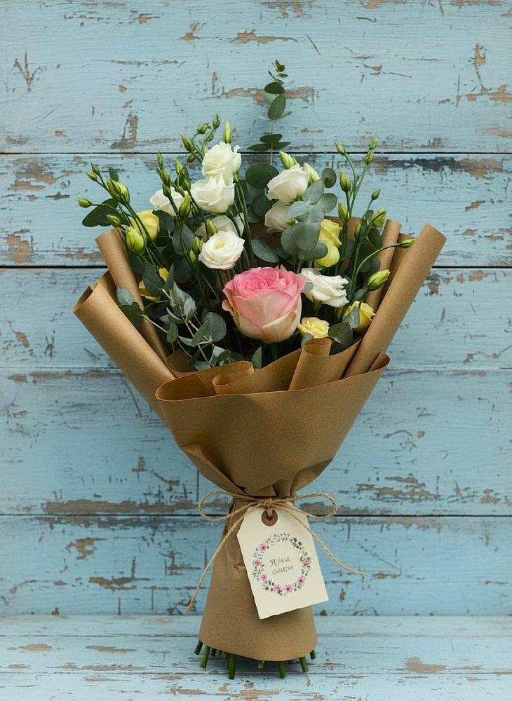 Букет цветов из: Розы и Лизиантусы в Зуевке