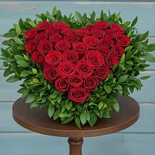 Цветочная композиция из Розы в виде сердца в Зуевке