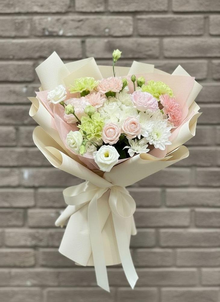 Букет цветов из: Гвоздики, Розы, Лизиантусы и Хризантемы в Зуевке