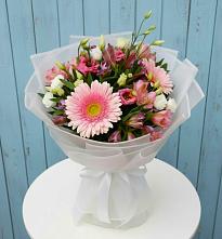 Букет цветов из:  Герберы, Альстромерии и Лизиантусы в Зуевке