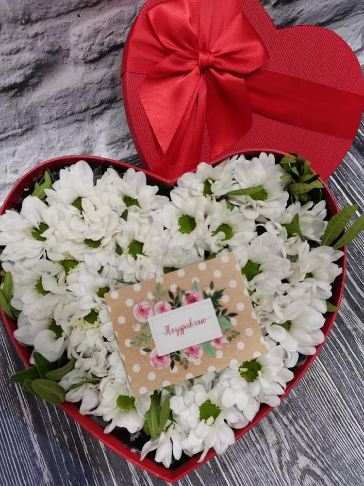 Цветочная композиция из Хризантемы в виде сердца в Зуевке