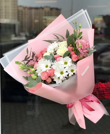 Букет цветов из: Розы, Лизиантусы и Хризантемы в Зуевке
