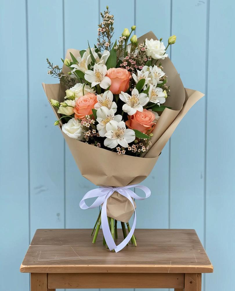 Букет цветов из: Альстромерии, Лизиантусы, Розы и Хризантемы в Зуевке