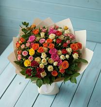 Букет Микс из разноцветных кустовых роз в Зуевке