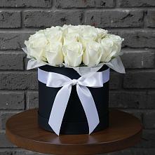 Цветочная композиция из Розы в шляпной коробке в Зуевке